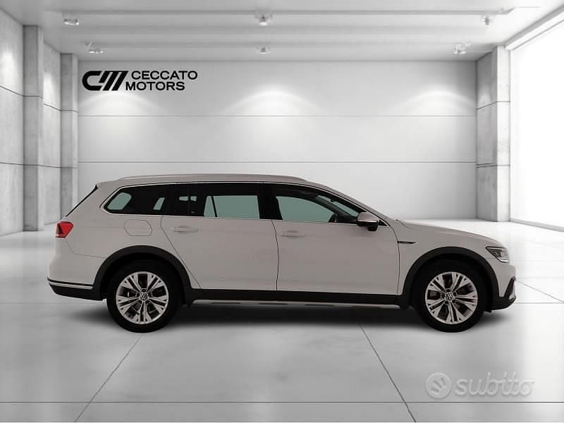 Usata VW Passat Alltrack 200 CV (147 kW) 2023 Bianco Station wagon