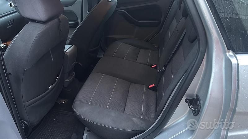 Usata Ford Focus 110 CV (80 kW) 2010 Marrone Station wagon