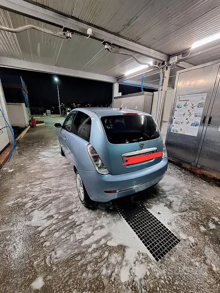 Usata Lancia Ypsilon 69 CV (50 kW) 2009 Blu Utilitaria