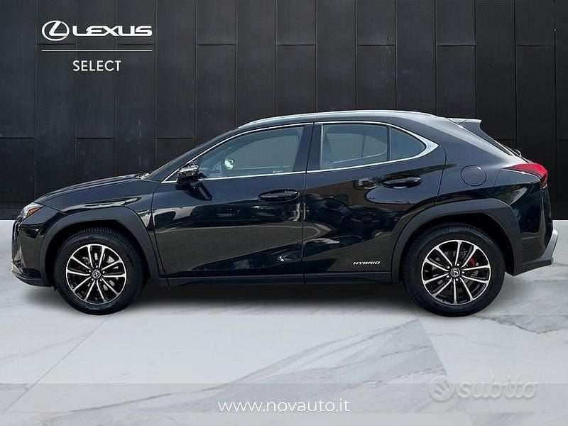 Usata Lexus UX Executive Line 183 CV (134 kW) 2022 Nero SUV