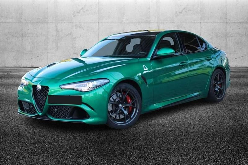 Verde Usata 2023 Alfa Romeo Giulia Quadrifoglio Tre volumi | 89.450 € (Molto cara) - Immagine 1/4