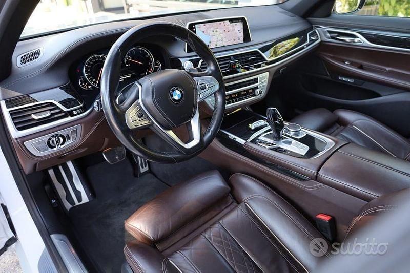 Usata BMW 730 M Sport 265 CV (194 kW) 2018 Mineral white / metallizzato Berlina