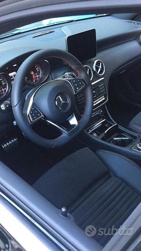 Usata Mercedes A180 Premium 122 CV (89 kW) 2017 Nero Berlina