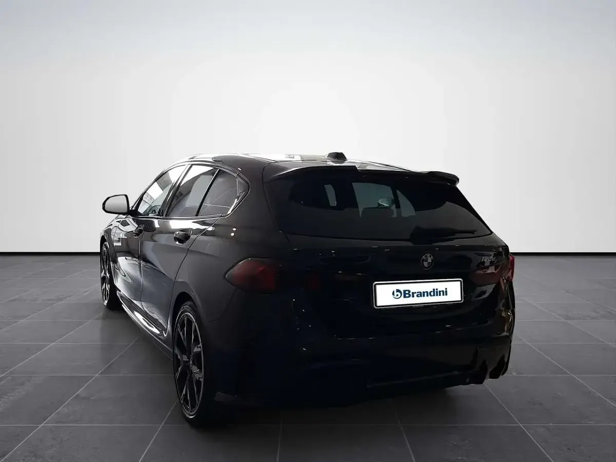 Nuova BMW 120 150 CV (110 kW) 2025 Black sapphire metallizzato Utilitaria