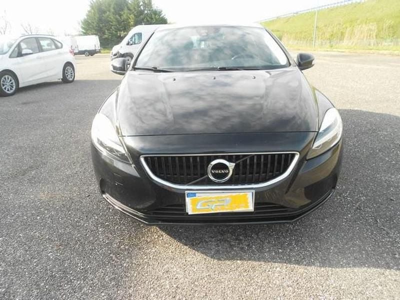 Usata Volvo V40 Kinetic 120 CV (88 kW) 2017 Nero metallizzato Berlina