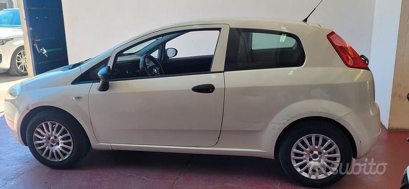 Usata Fiat Grande Punto S 69 CV (50 kW) 2013 Bianco Utilitaria