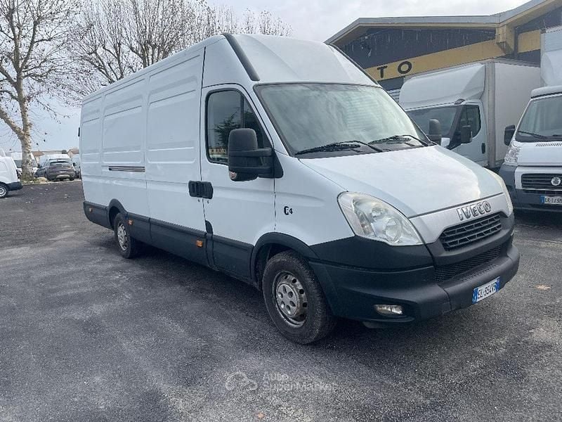 Usata Iveco Daily 150 CV (110 kW) 2012 Bianco Monovolume