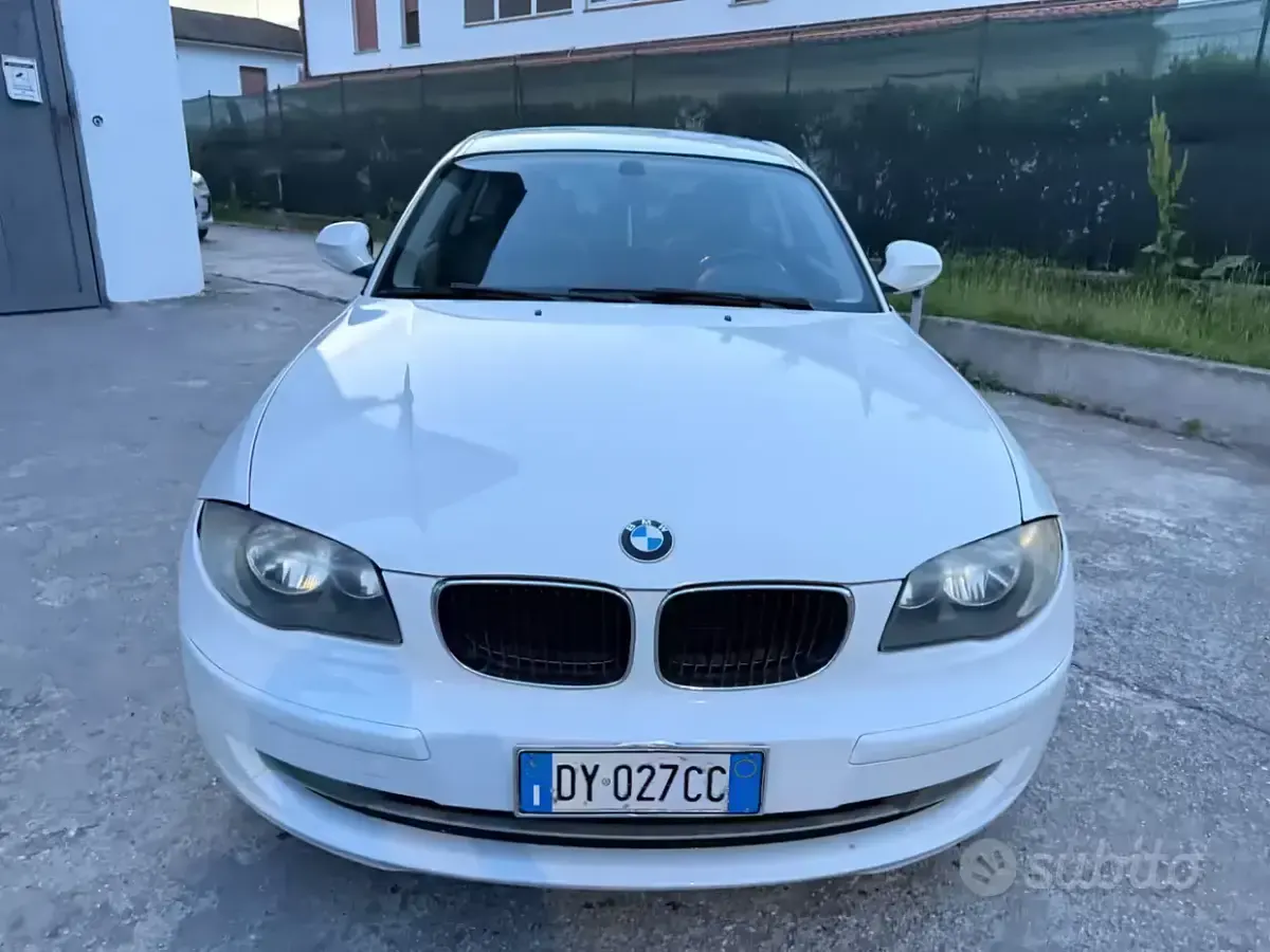 Begagnad BMW 116 Efficient Dynamics 116 HK (85 kW) 2009 Vit Halvkombi