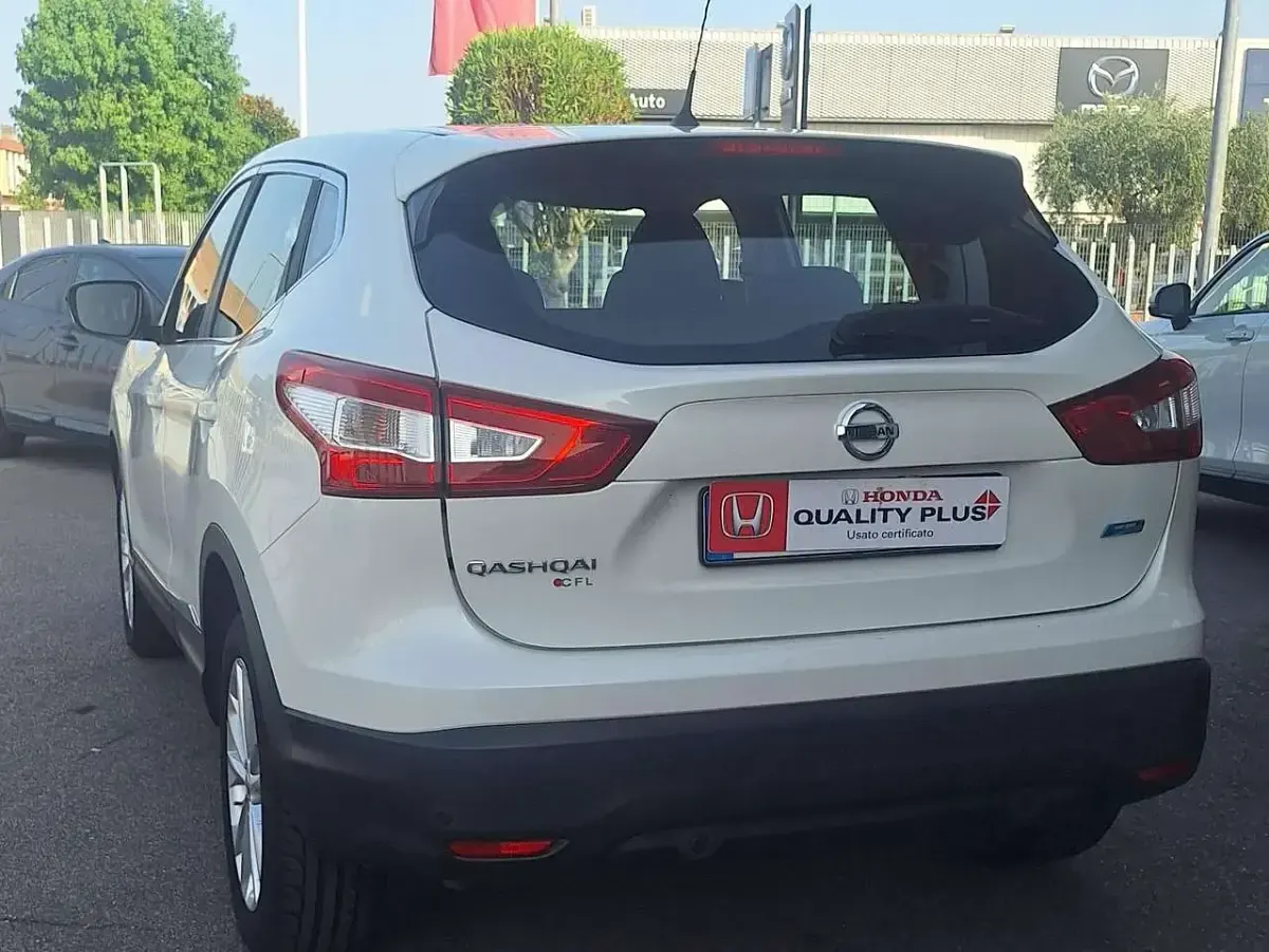 Usata Nissan Qashqai 110 CV (80 kW) 2016 Bianco SUV