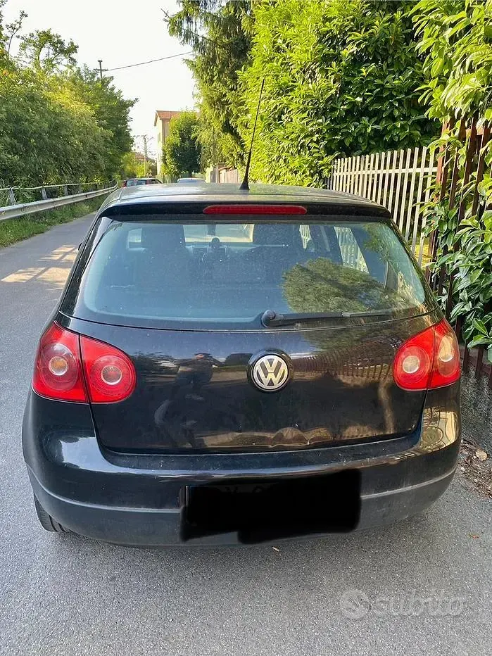 Usata VW Golf IV 105 CV (77 kW) 2005 Berlina