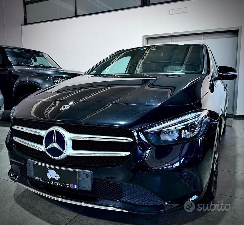 Usata Mercedes B200 150 CV (110 kW) 2019 Nero Monovolume
