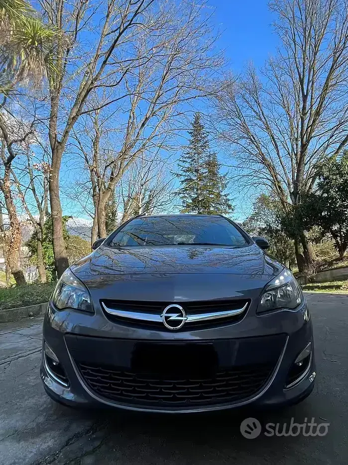 Usata Opel Astra 140 CV (102 kW) 2013 Grigio Station wagon