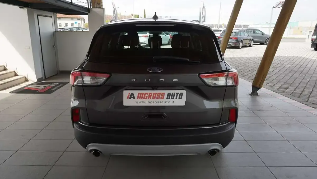 Usata Ford Kuga Business Edition 120 CV (88 kW) 2022 Grigio SUV