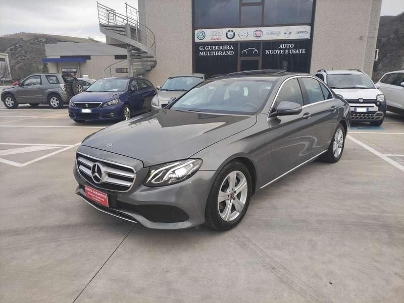 Grigio Usata 2018 Mercedes E220 Tre volumi | 26.500 € (Ottimo prezzo) - Immagine 1/4
