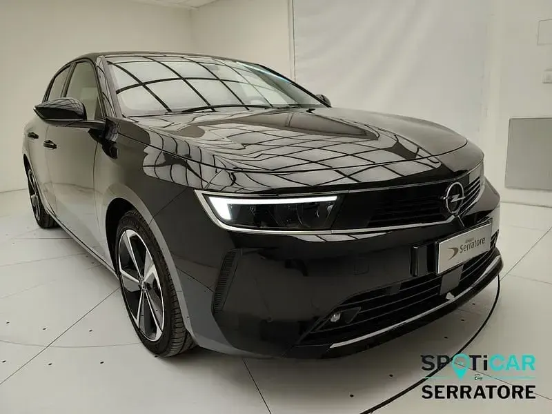 Usata Opel Astra Business Elegance 180 CV (132 kW) 2022 Nero Utilitaria