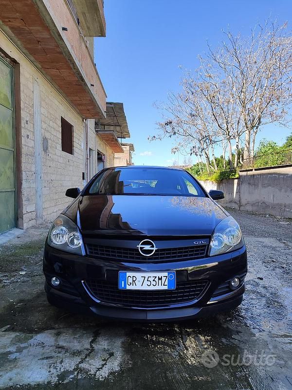 Nero Usata 2007 Opel Astra GTC Coupé | 3200 € (Super prezzo) - Immagine 1/4