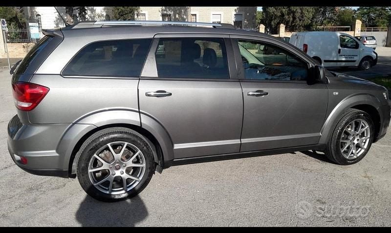 Usata Fiat Freemont Lounge 170 CV (125 kW) 2012 Grigio SUV