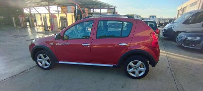 Usata Dacia Sandero 75 CV (55 kW) 2012 Rosso Utilitaria