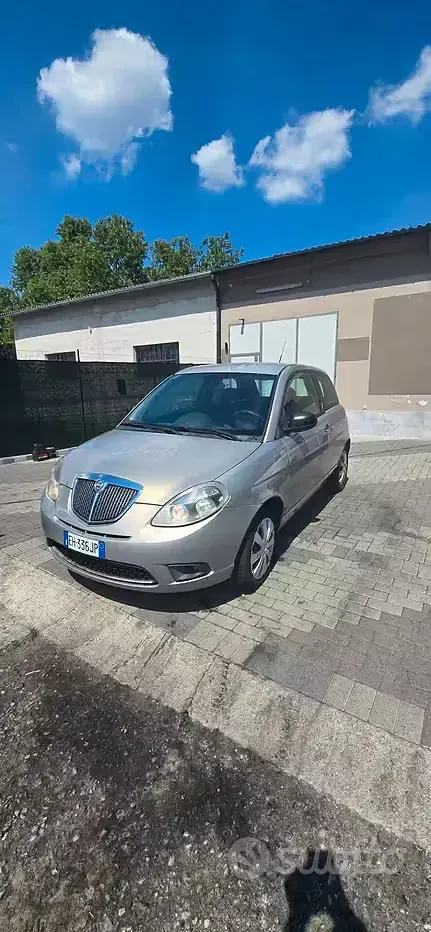 Usata Lancia Ypsilon 75 CV (55 kW) 2011 Beige Utilitaria