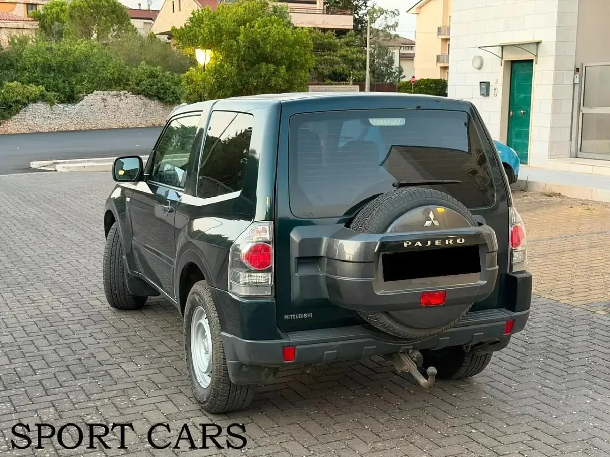 Usata Mitsubishi Pajero 199 CV (146 kW) 2012 Verde SUV