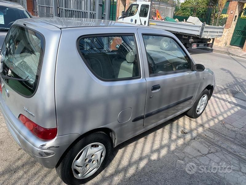 Usata Fiat 600 54 CV (39 kW) 2005 Grigio Berlina