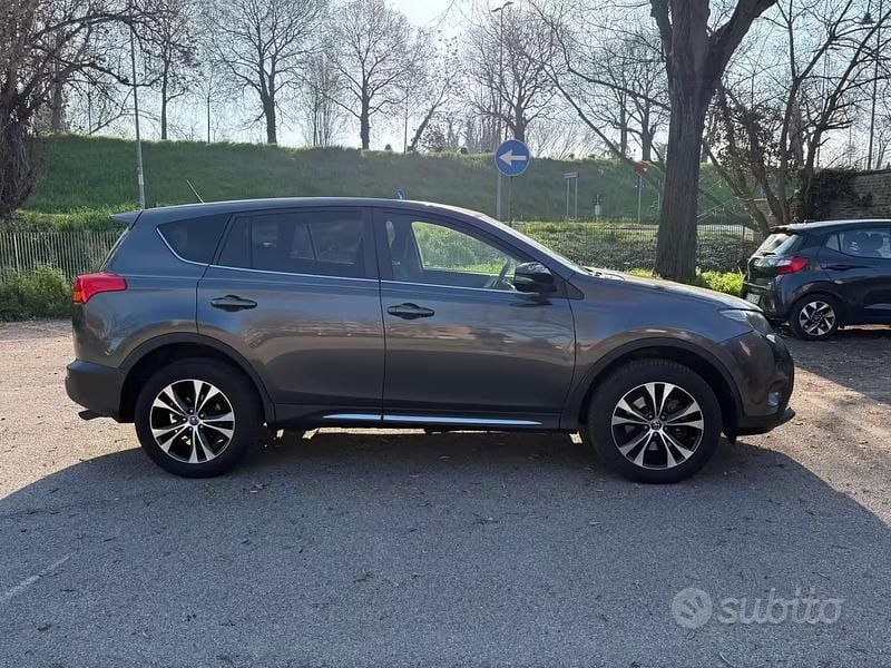 Usata Toyota RAV4 Style 124 CV (91 kW) 2015 Grigio SUV