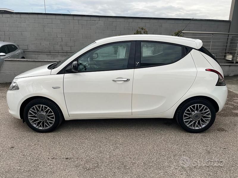 Usata Lancia Ypsilon Gold 95 CV (69 kW) 2013 Bianco Utilitaria