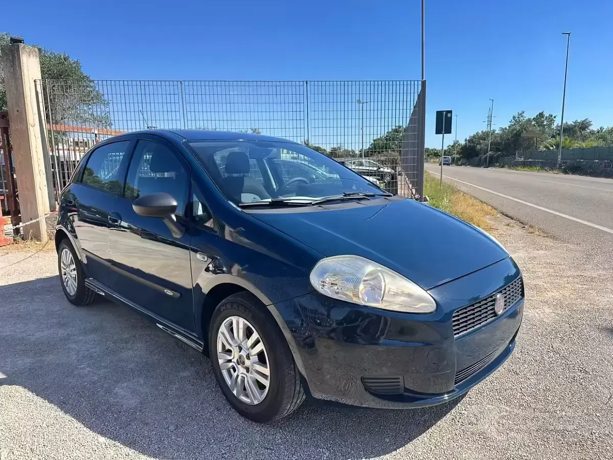 Usata Fiat Grande Punto S 75 CV (55 kW) 2011 Bluazzurro Utilitaria
