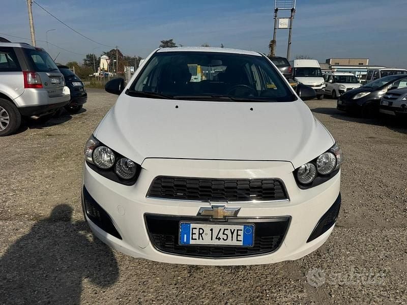 Usata Chevrolet Aveo LT 75 CV (55 kW) 2013 Bianco Berlina
