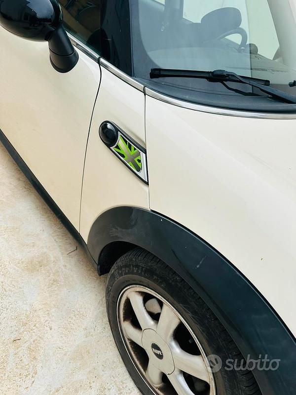 Begagnad Mini ONE 75 HK (55 kW) 2009 Halvkombi