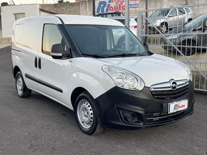 Usata Opel Combo 105 CV (77 kW) 2015 Bianco Monovolume