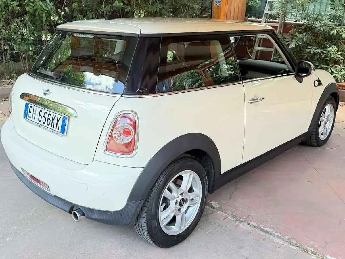Usata Mini Cooper 75 CV (55 kW) 2011 Beige Utilitaria