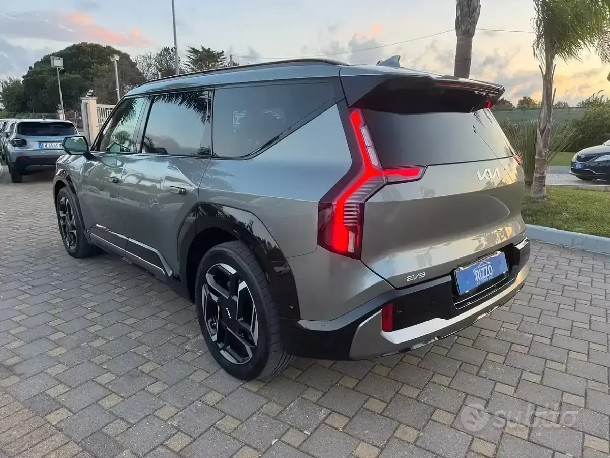 Usata Kia EV9 GT 124 kW (169 CV) 2026 Grigio SUV