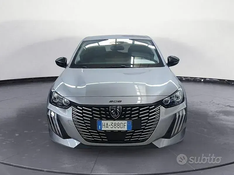 Usata Peugeot 208 Allure 101 CV (74 kW) 2025 Grigio Utilitaria