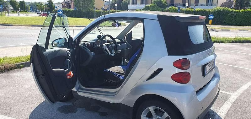 Usata Smart ForTwo Cabrio Pulse 45 CV (33 kW) 2009 Argento Cabrio