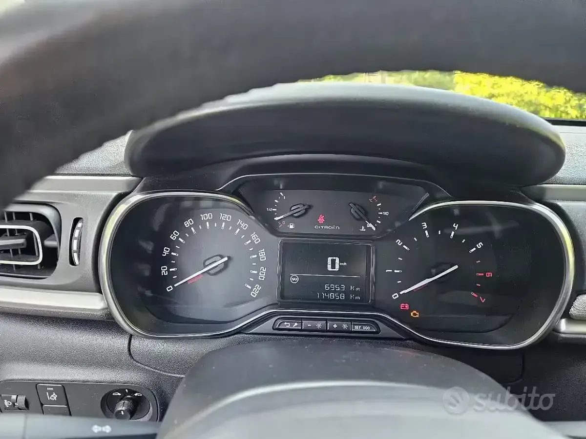 Begagnad Citroën C3 PureTech 82 HK (60 kW) 2017 Grå Sedan