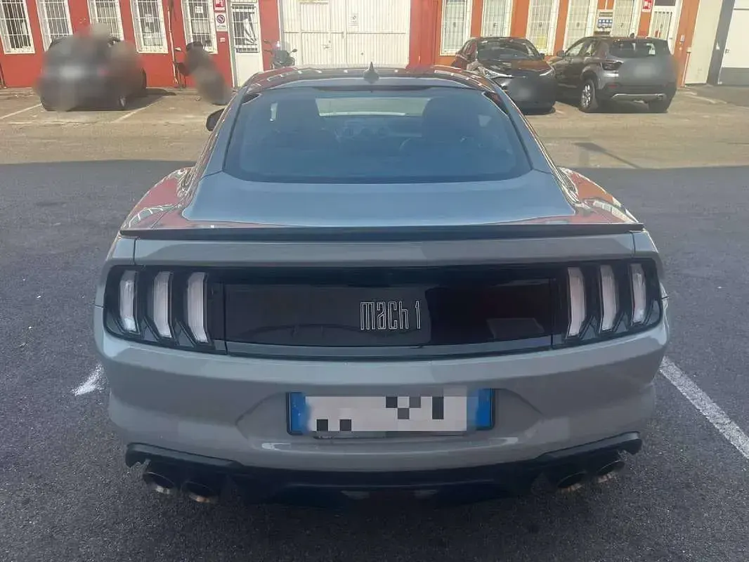 Usata Ford Mustang Fastback 460 CV (338 kW) 2021 Argento Coupé