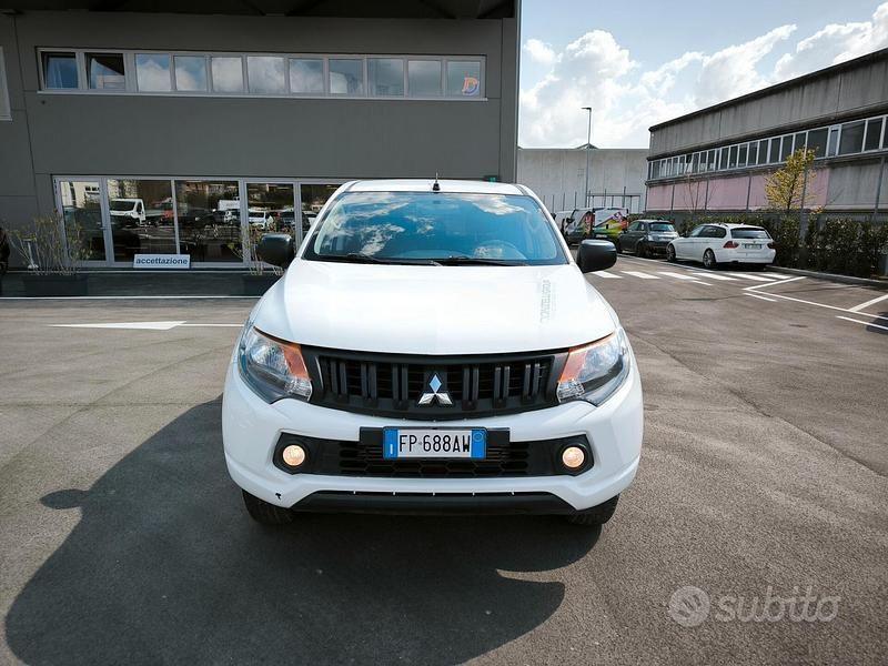 Usata Mitsubishi L200 Inform 154 CV (113 kW) 2018 Bianco Pick-up