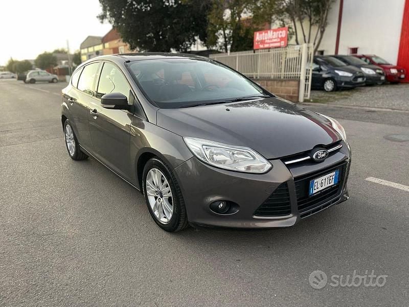 Usata Ford Focus 115 CV (84 kW) 2011 Grigio Berlina