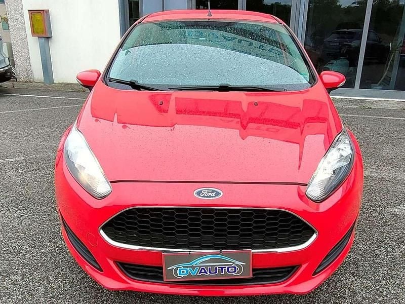 Usata Ford Fiesta 75 CV (55 kW) 2017 Rosso Utilitaria