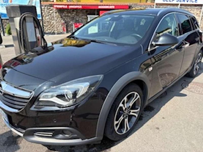 Usata Opel Insignia Country Tourer 170 CV (125 kW) 2016 Nero Station wagon