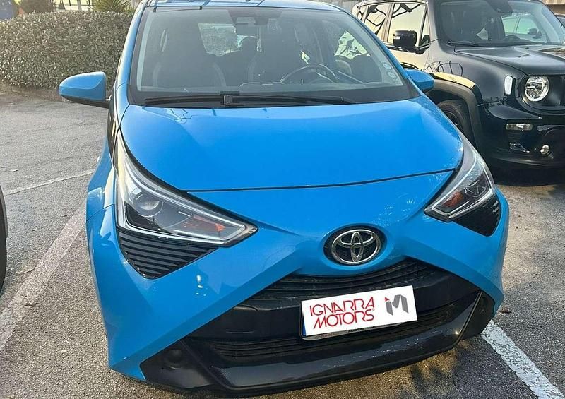 Blu/azzurro Usata 2019 Toyota Aygo Cool Due volumi | 11.300 € (Buon prezzo) - Immagine 1/4