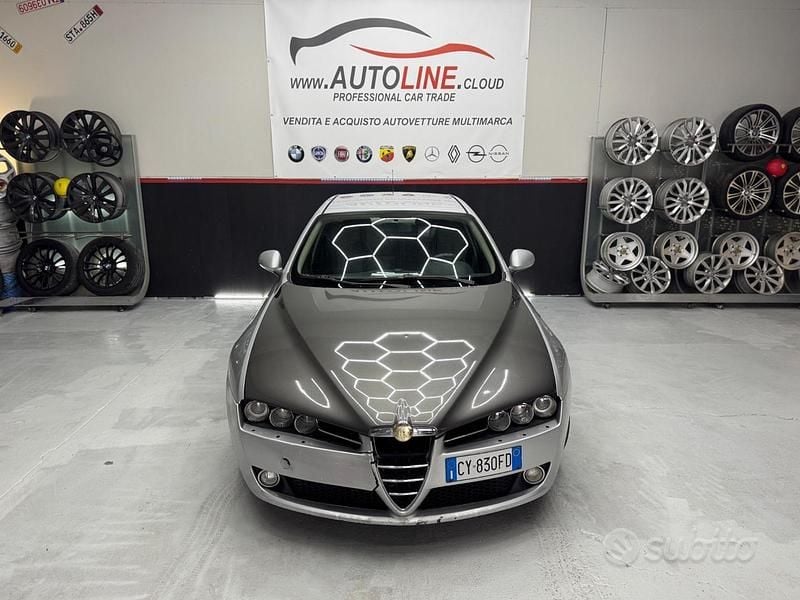 Grigio Usata 2006 Alfa Romeo 159 Tre volumi | 1200 € (Buon prezzo) - Immagine 1/4