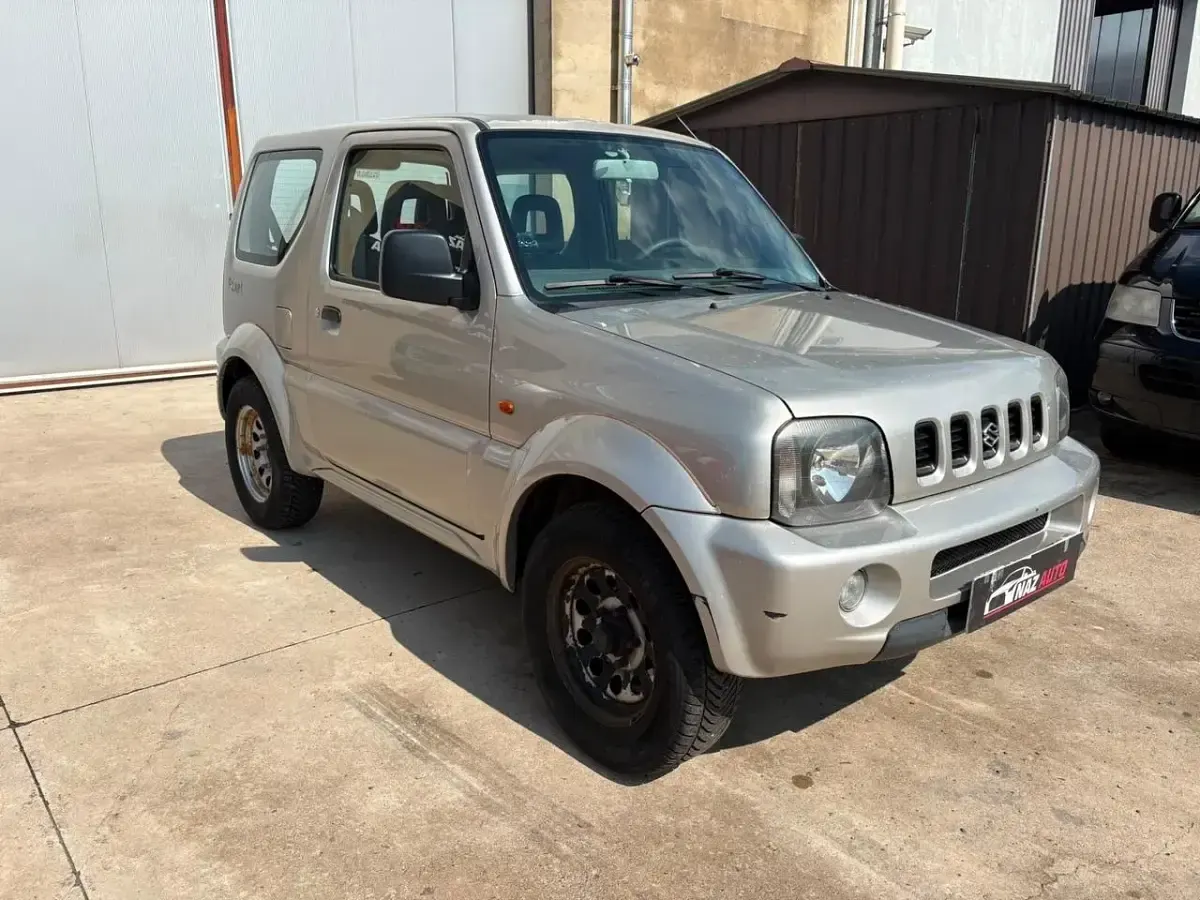 Usata Suzuki Jimny 80 CV (58 kW) 2005 Argento SUV