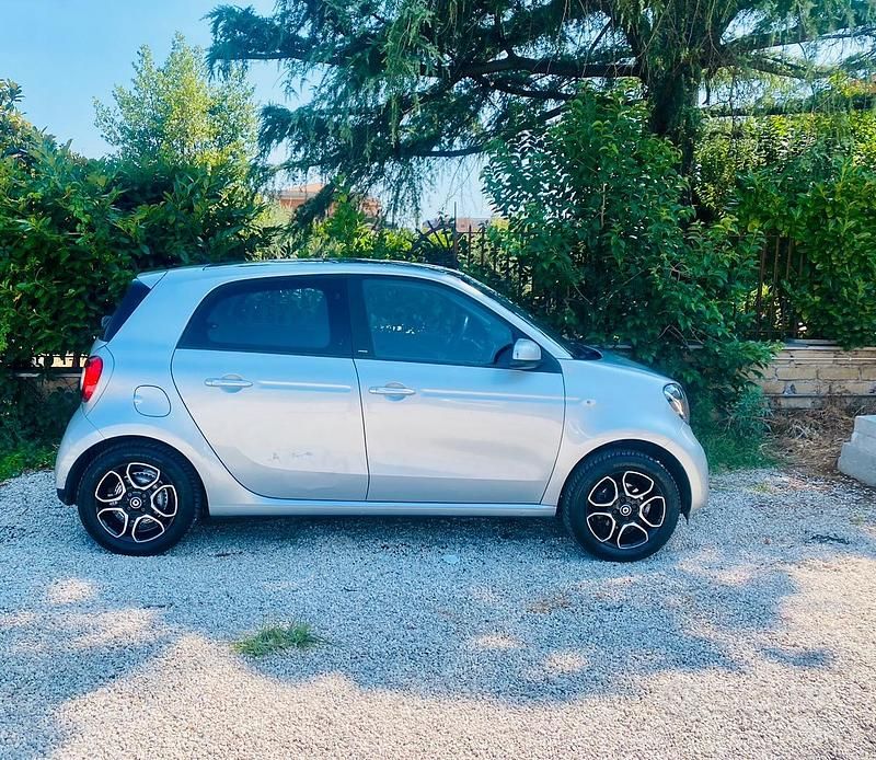 Usata Smart ForFour Passion 71 CV (52 kW) 2018 Grigio Utilitaria