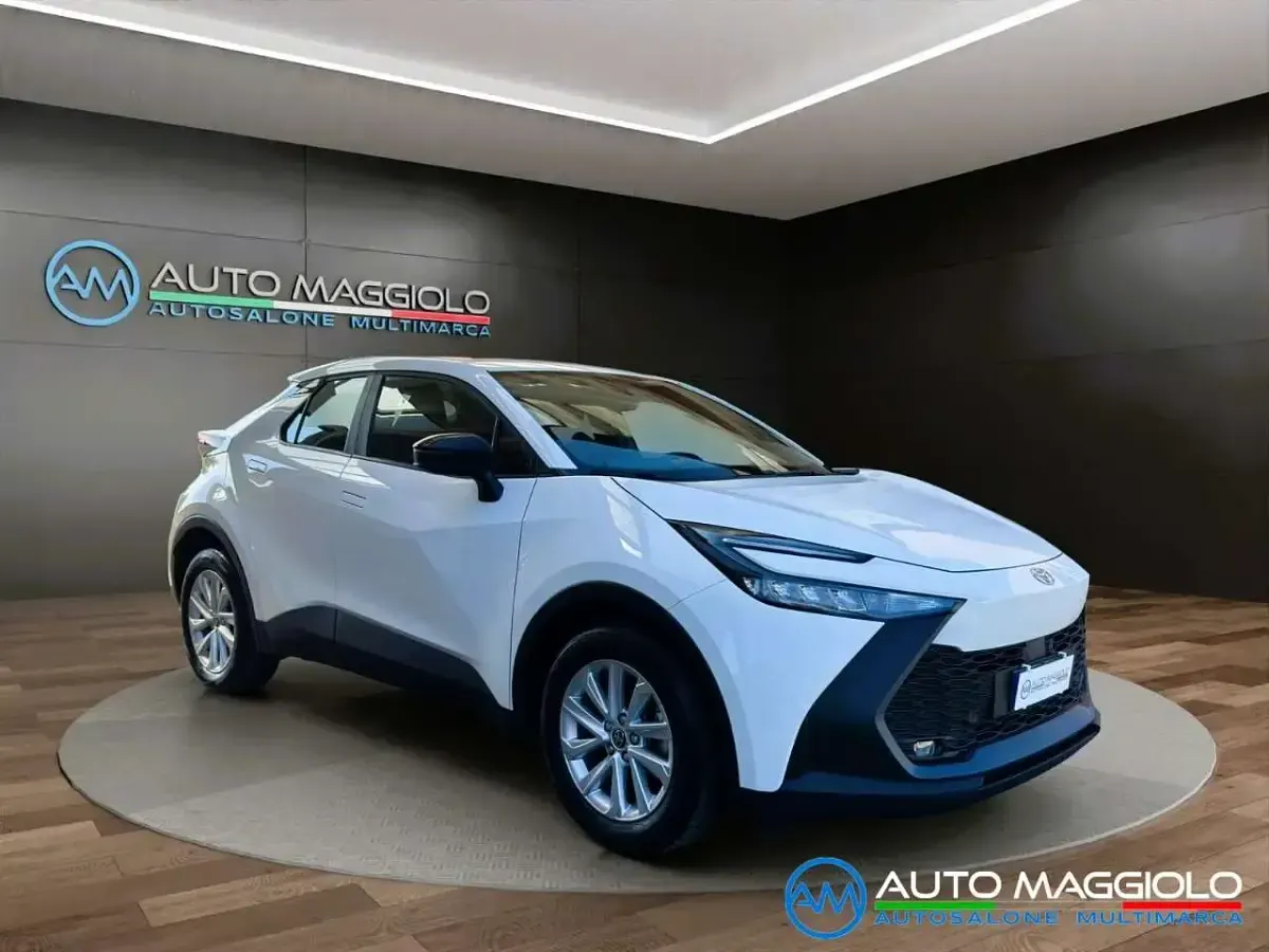 Usata Toyota C-HR+ Active 98 CV (72 kW) 2024 Bianco SUV