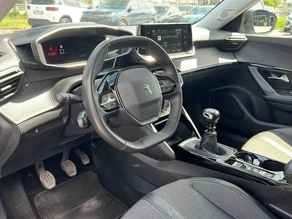 Usata Peugeot 2008 Allure 110 CV (80 kW) 2022 Grigio SUV