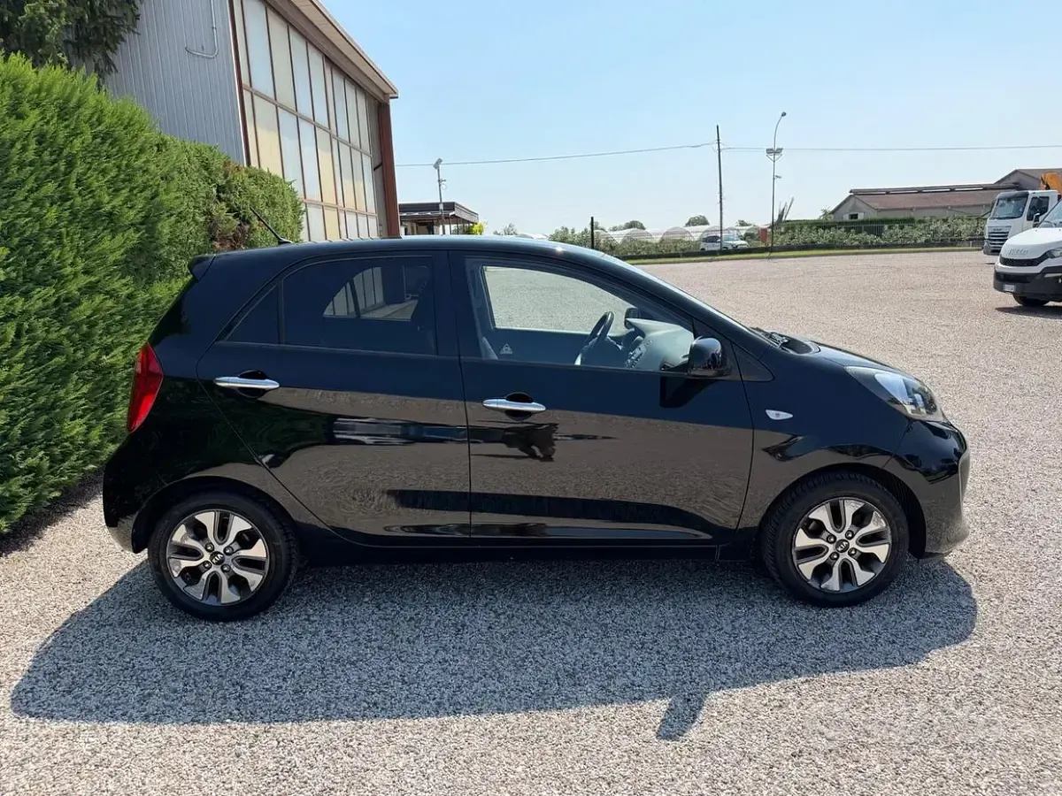 Usata Kia Picanto Active 66 CV (48 kW) 2016 Nero Utilitaria