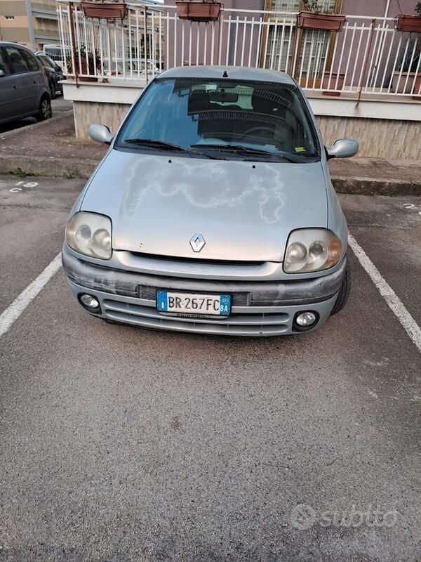 Usata Renault Clio II 58 CV (42 kW) 2001 Grigio Utilitaria