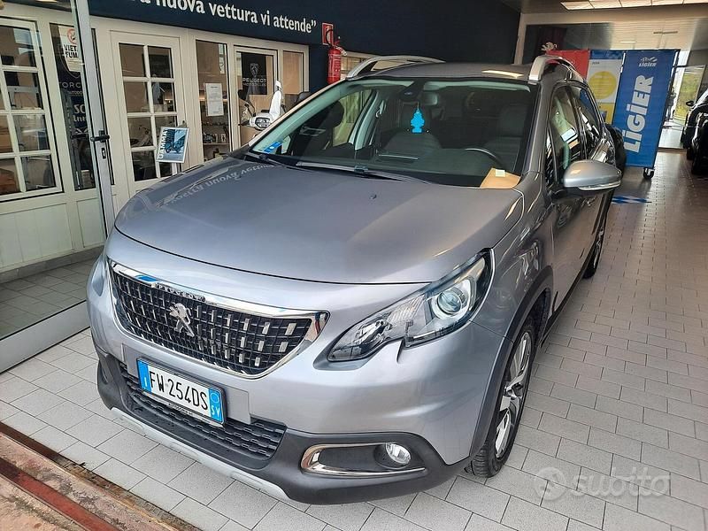Usata Peugeot 2008 Allure 102 CV (75 kW) 2019 Grigio SUV